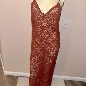 Open Edit
Lace midi nightgown fitted size M Rust color